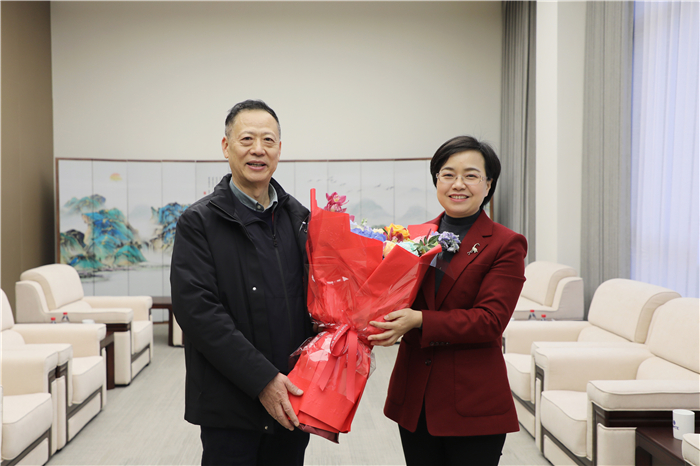 寧波市委組織部副部長(zhǎng)、市人社局局長(zhǎng)張瑞麗調(diào)研寧波材料所